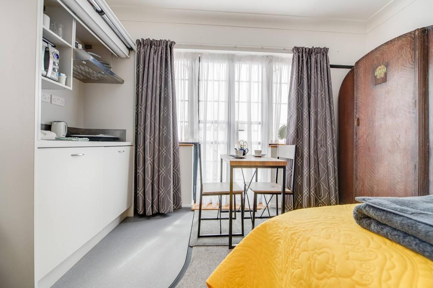 פורטסמות' Ferryman Apartments By Places To Be מראה חיצוני תמונה