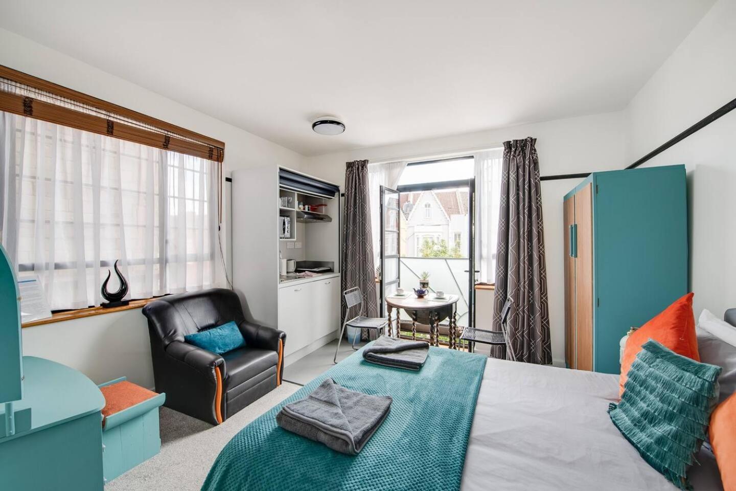 פורטסמות' Ferryman Apartments By Places To Be מראה חיצוני תמונה